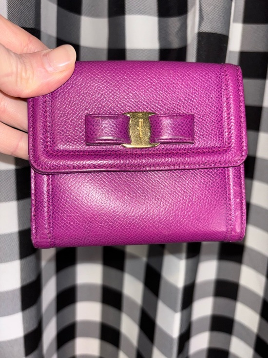 Salvatore Ferragamo Handbags - Salvatore Ferragamo Raspberry Pink Vara Bow Wallet EUC